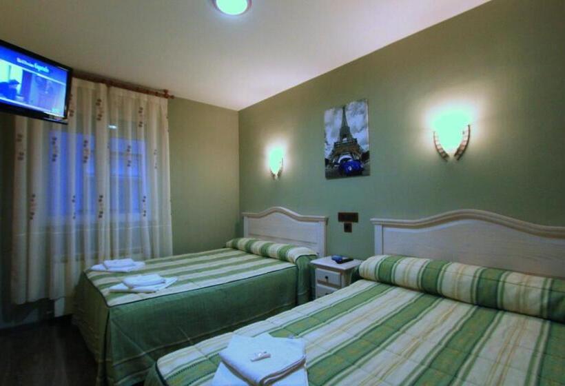 اتاق استاندارد چهار تخته, Hostal Regio