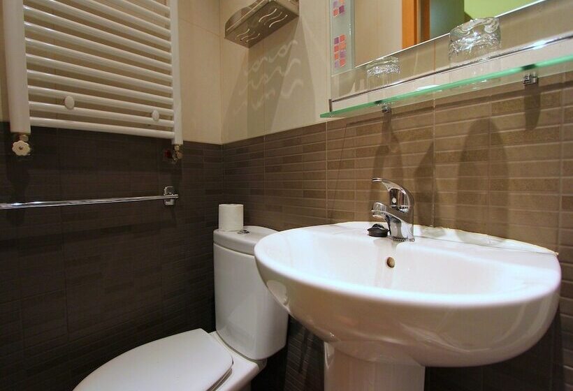 اتاق استاندارد چهار تخته, Hostal Regio