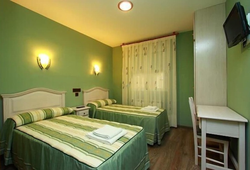 اتاق استاندارد چهار تخته, Hostal Regio