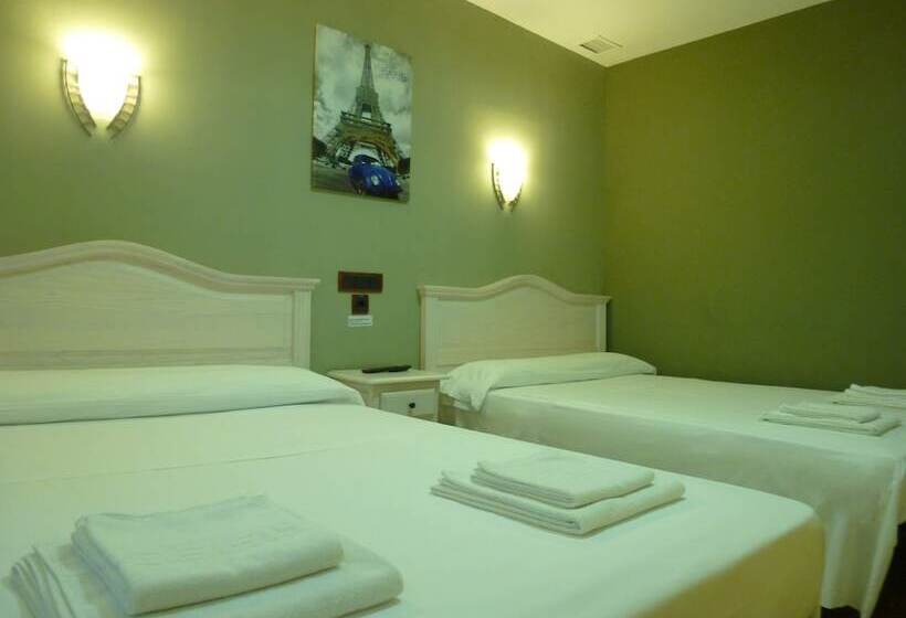 اتاق استاندارد چهار تخته, Hostal Regio