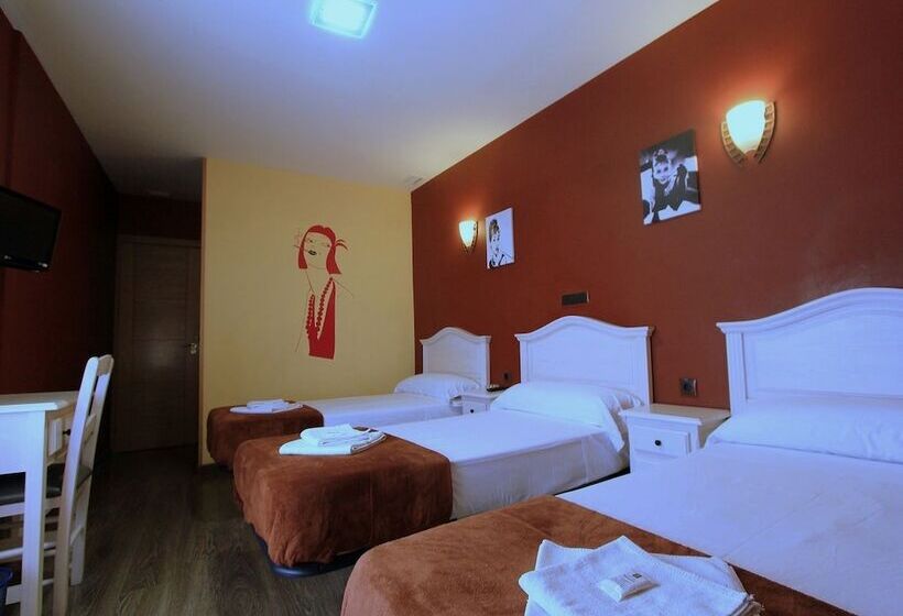 اتاق استاندارد سه نفره, Hostal Regio
