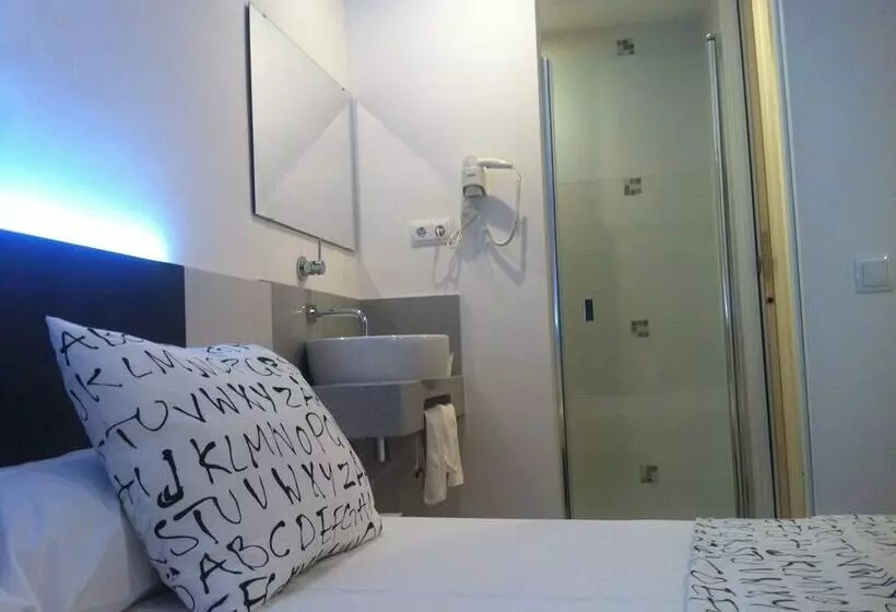 اتاق استاندارد, Hostal Ribas