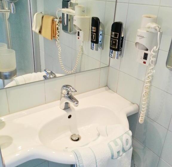 スタンダードルーム, Anker