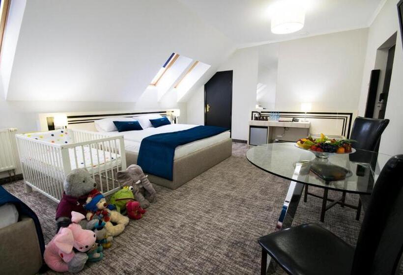 اتاق استاندارد چهار تخته, Aparthotel Kontrast