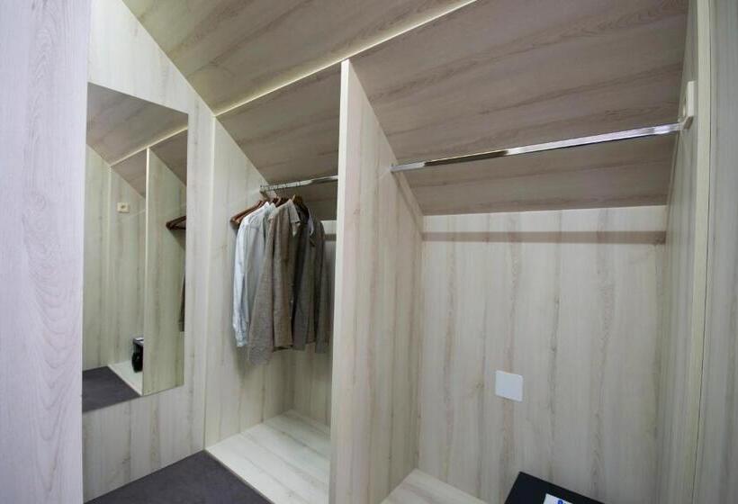 اتاق لوکس چهار تخته, Aparthotel Kontrast