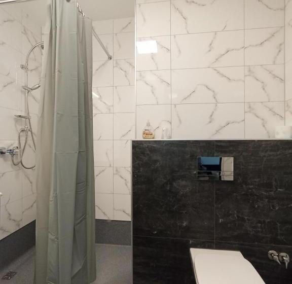 اتاق کلاسیک سه تخته, Aparthotel Kontrast