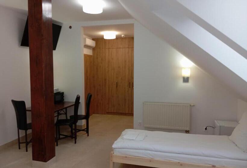 Economy Quadruple Room, Aparthotel Kontrast