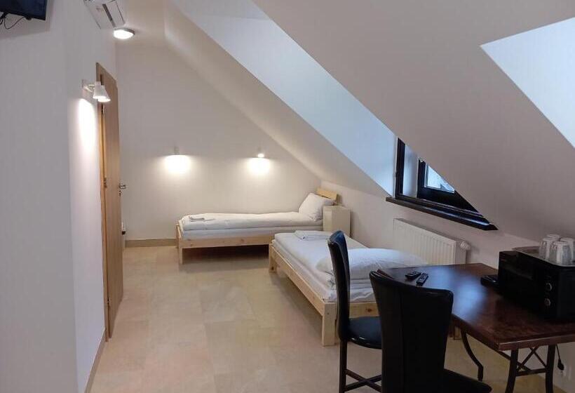 Economy Quadruple Room, Aparthotel Kontrast