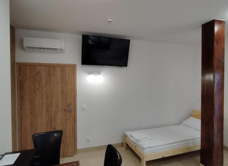 سوییت, Aparthotel Kontrast