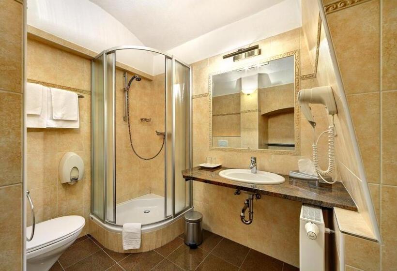 اتاق سوپریور, Garni Konvice