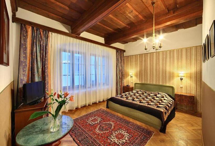 اتاق سوپریور چهار تخته, Garni Konvice