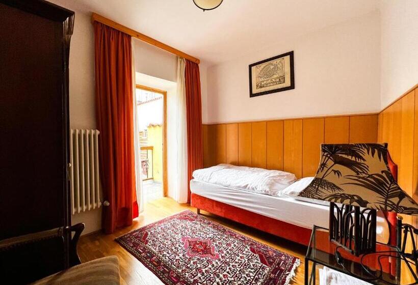 اتاق استاندارد سه تخته با بالکن, Garni Konvice