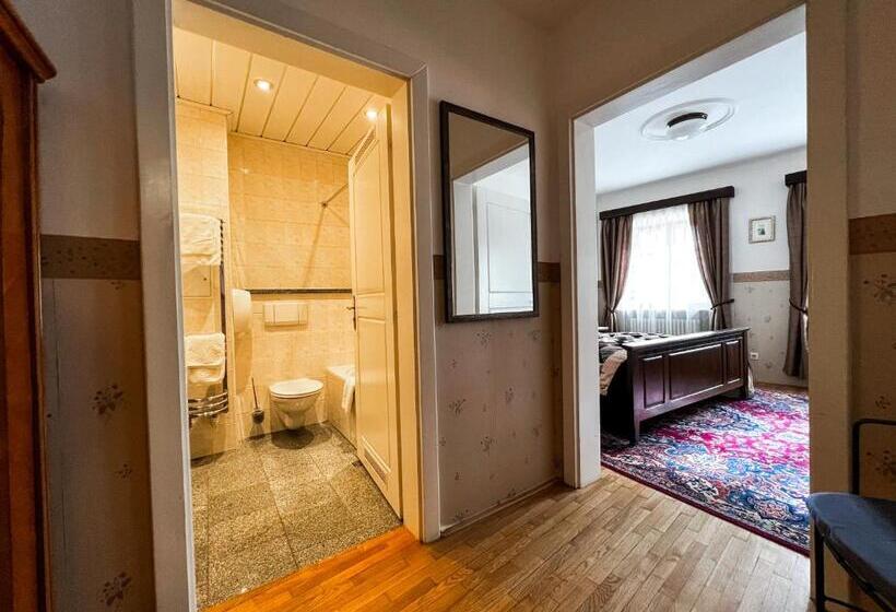 اتاق استاندارد سه تخته با بالکن, Garni Konvice