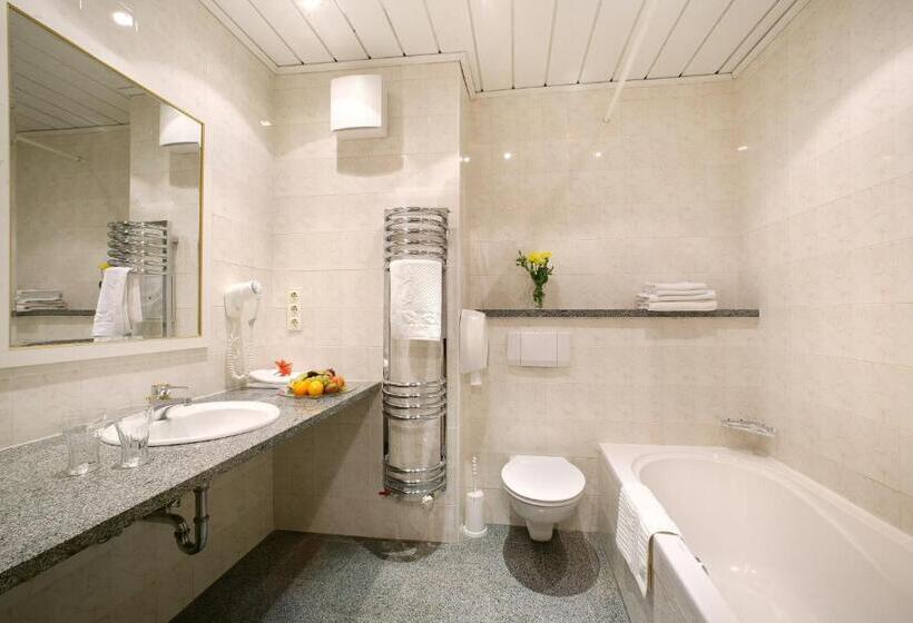 اتاق استاندارد سه تخته با بالکن, Garni Konvice