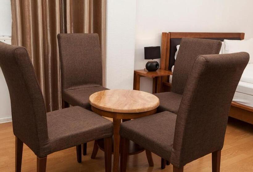 Habitación Familiar Baño Compartido, Expo Stockholm