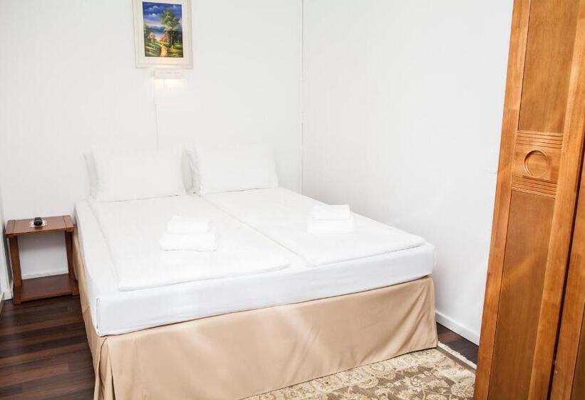 Habitación Triple Estándar Baño Compartido, Expo Stockholm