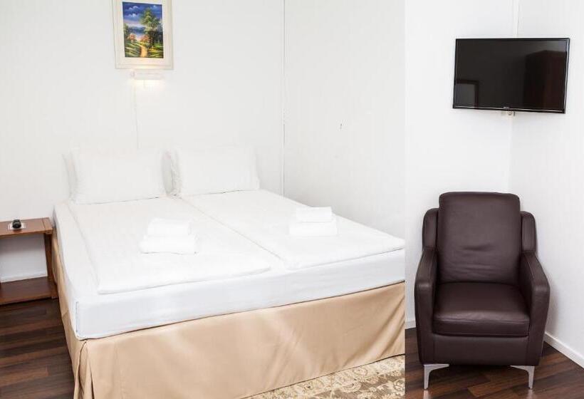 Habitación Triple Estándar Baño Compartido, Expo Stockholm