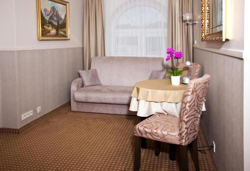 استودیوی استاندارد, Moris Boutique Beach