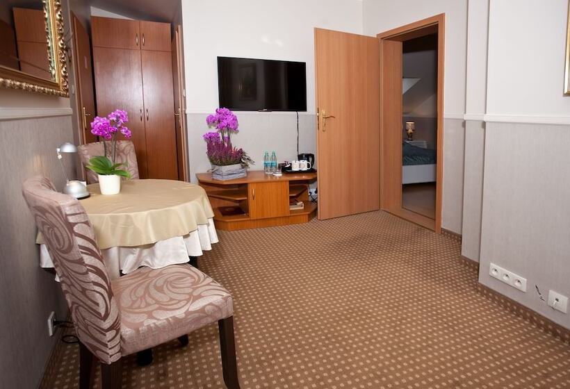 استودیوی استاندارد, Moris Boutique Beach