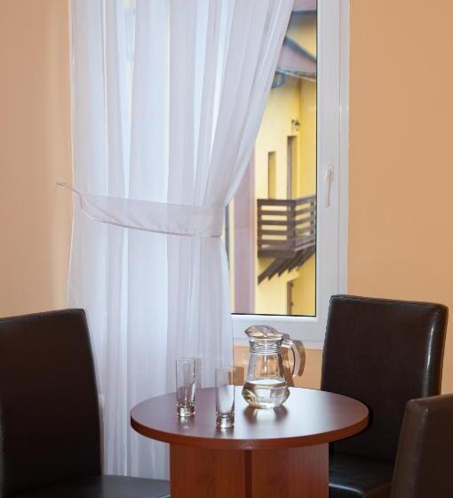 غرفة قياسية ثلاثية, Toreja