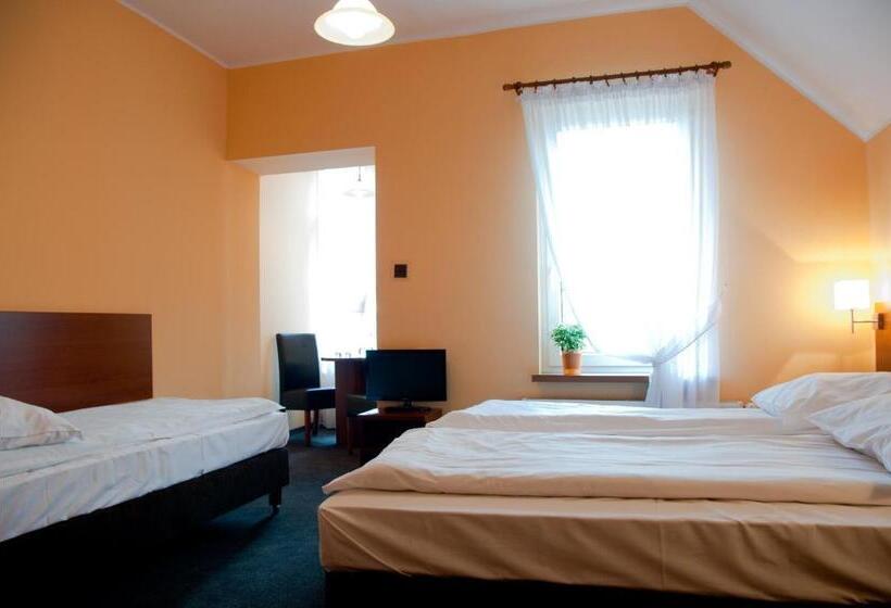 غرفة قياسية ثلاثية, Toreja