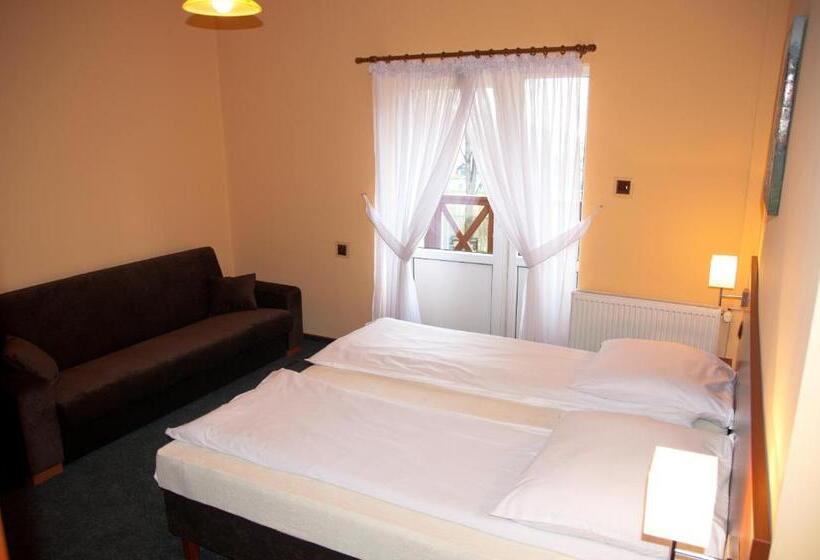 غرفة قياسية ثلاثية, Toreja