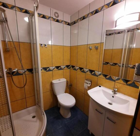 带阳台标准四人间, Willa Marta M Sauna Jacuzzi