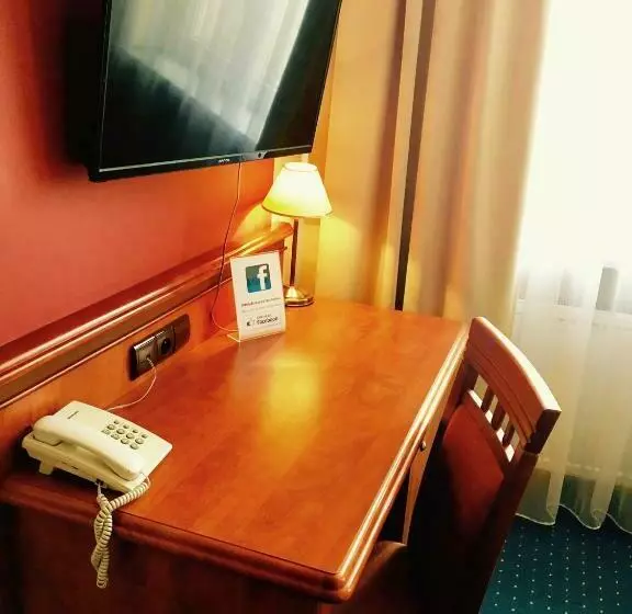 Standard Yhden Hengen Huone, Załęże