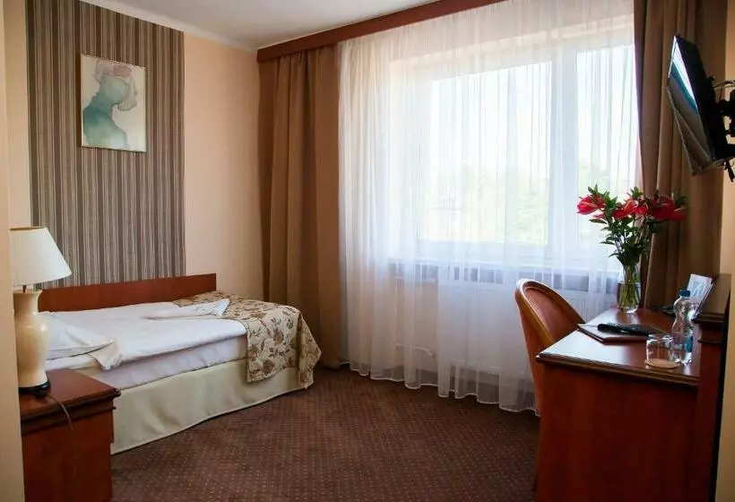 Standard Yhden Hengen Huone, Załęże