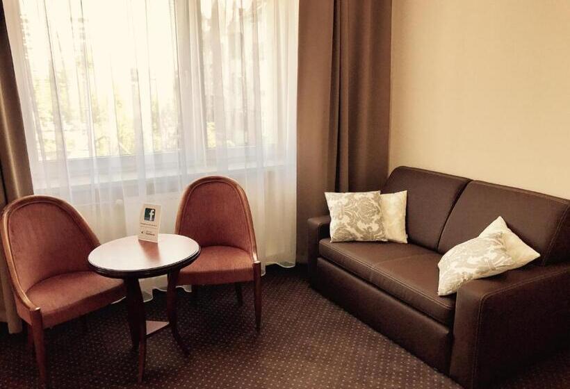 اتاق استاندارد, Załęże