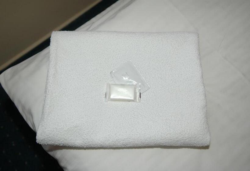 اتاق استاندارد سه نفره, Załęże