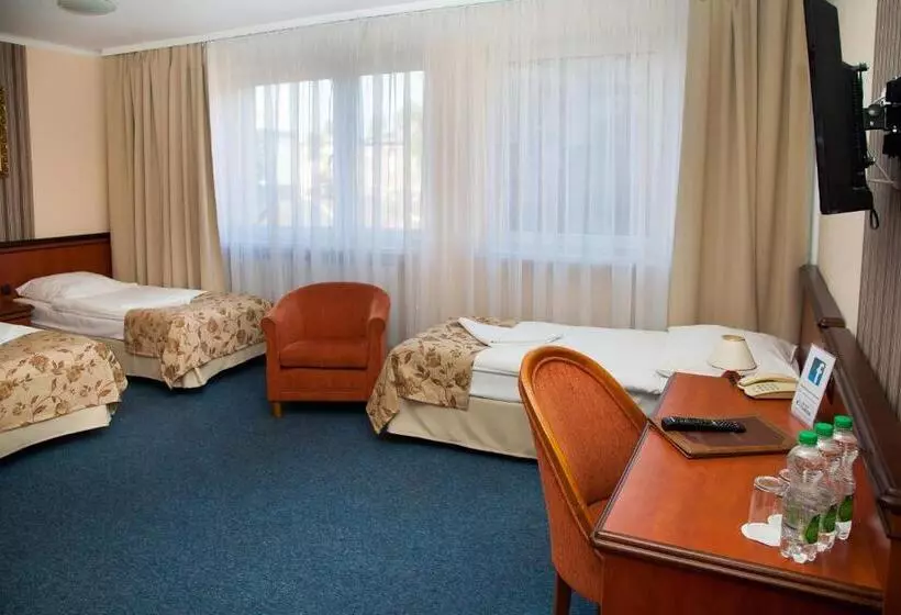 Standard Kolmen Hengen Huone, Załęże