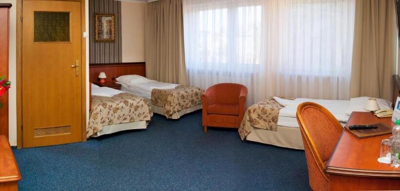 اتاق استاندارد سه نفره, Załęże