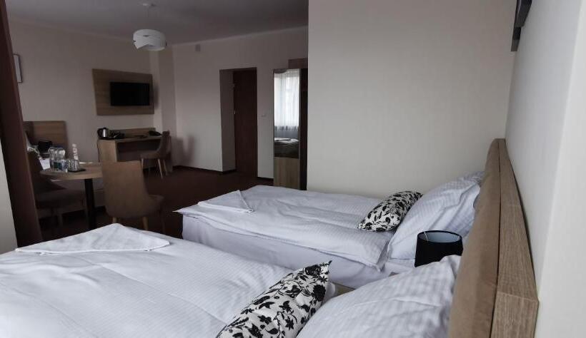 اتاق سوپریور سه تخته, Załęże