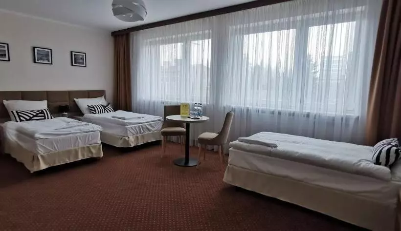Superior Kolmen Hengen Huone, Załęże