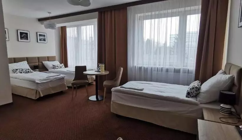 Superior Kolmen Hengen Huone, Załęże