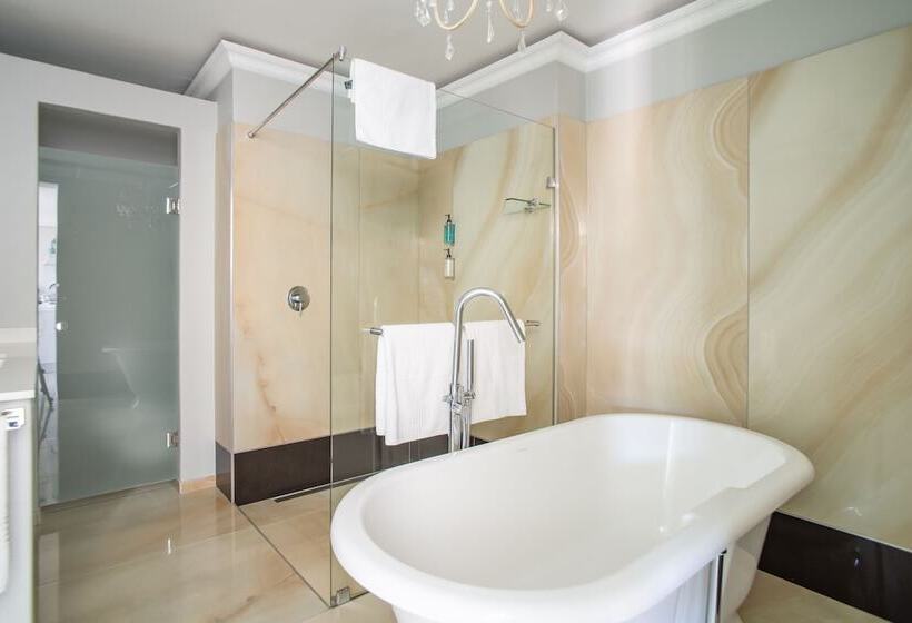 سوییت با چشم‌انداز دریا, Ocean View House