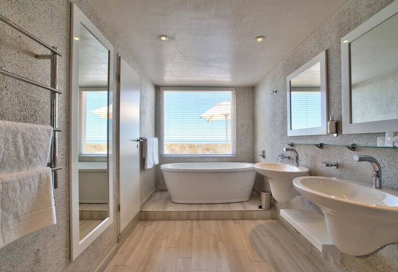 سوییت با چشم‌انداز دریا, Ocean View House