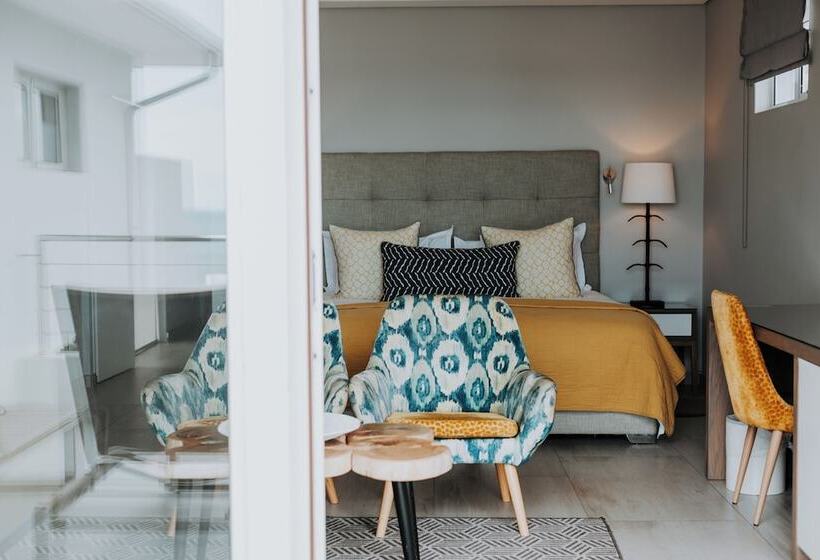 سوییت با چشم‌انداز دریا, Ocean View House