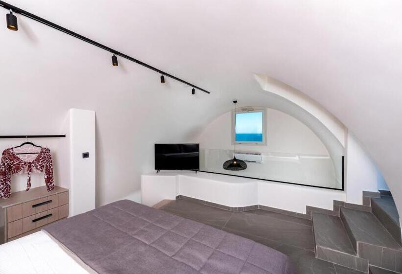 سوییت سوپریور با چشم‌انداز دریا, Neoma Luxury Suites
