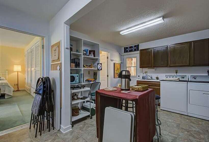 1间卧室的房子, Far Horizons #416