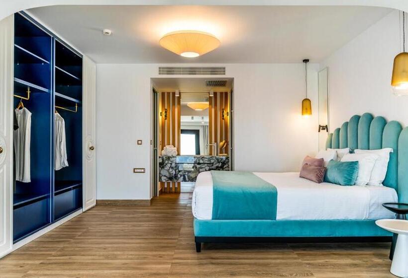 سوییت سوپریور با چشم‌انداز دریا, Cresanto Luxury Suites