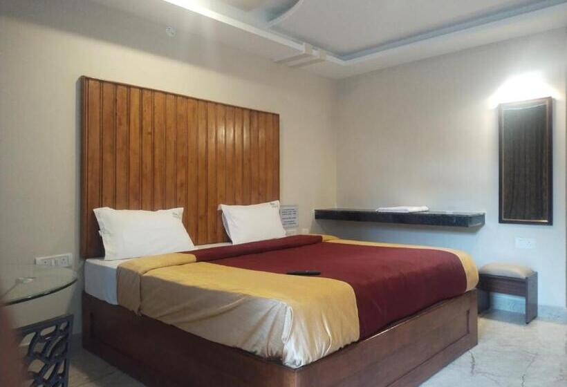 Номер Deluxe с Балконом, Green Park Grand Inn