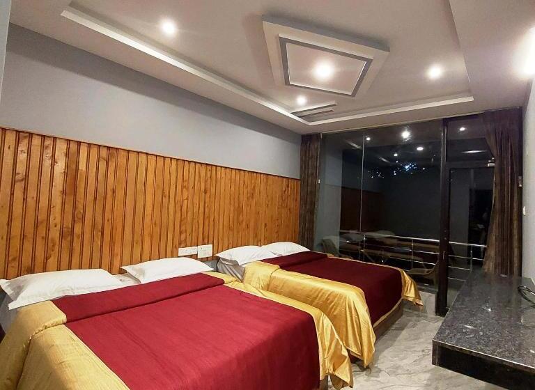 Семейный Номер Вид на Горы, Green Park Grand Inn