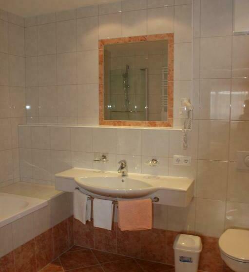 اتاق استاندارد چهار تخته, Haus Bergkristall