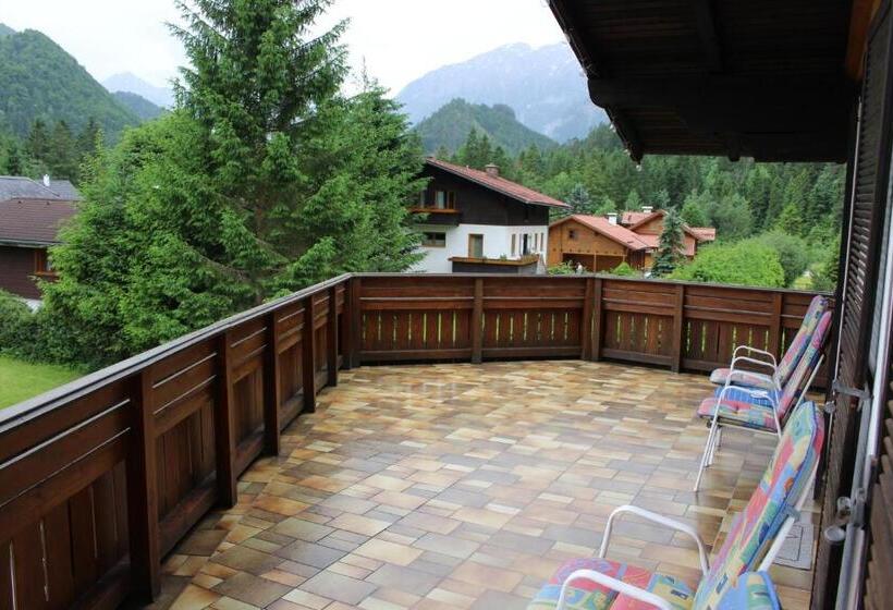 Трехместный Номер Стандарт с Балконом, Pension Inge