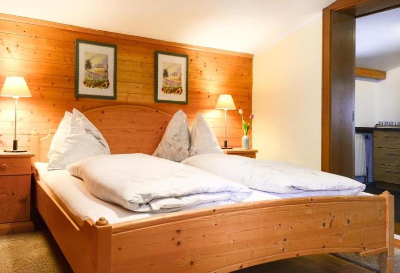 شقة 3 غرف, Ferienhaus Schnitzhof