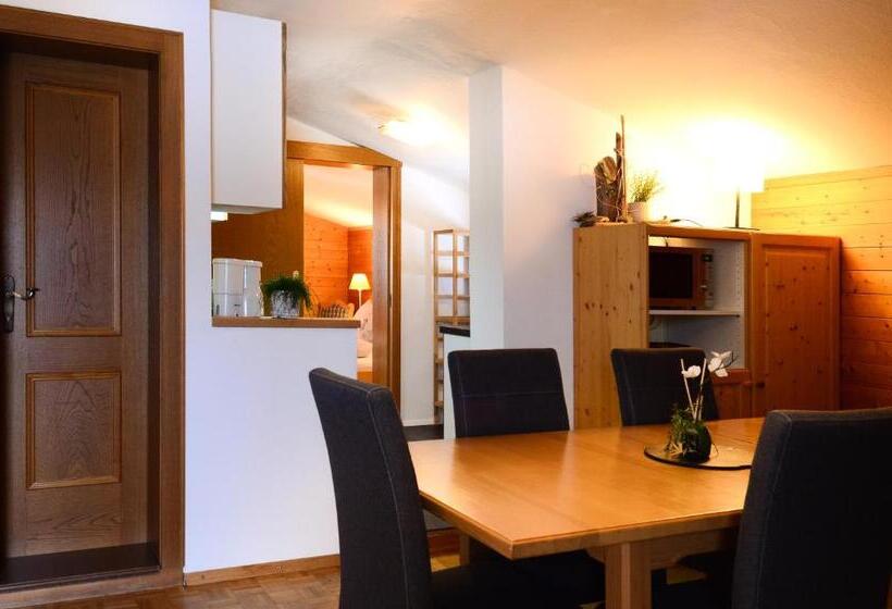 شقة 3 غرف, Ferienhaus Schnitzhof