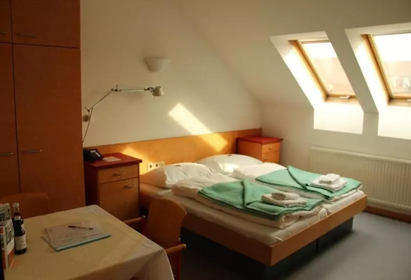 اتاق استاندارد چهار تخته, Haus Mobene   Hotel Garni