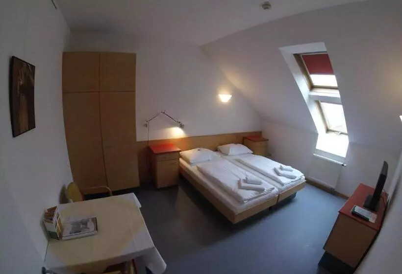 اتاق استاندارد چهار تخته, Haus Mobene   Hotel Garni